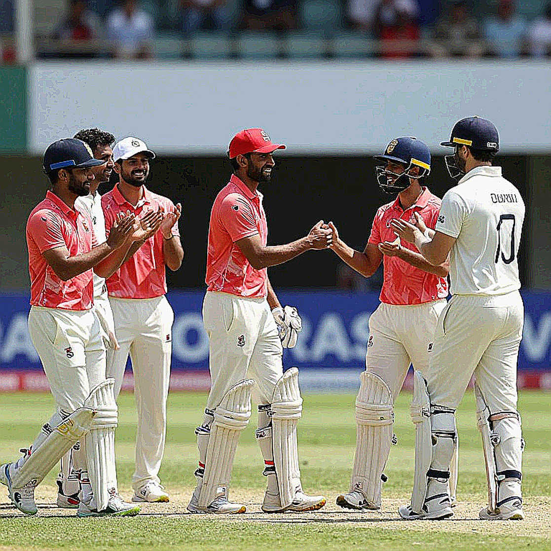 টেস্ট অধিনায়কত্বে কুশল মেন্ডিস: তিন সংস্করণের ভার এক কাঁধে, আর একটি না-বলা অর্ধবাক্য