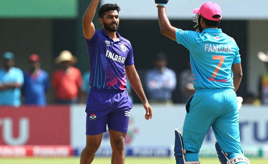আটটি অধ্যায়, আটটিই ফাঁকা: ক্রিকেটের বিশ্লেষণ যখন নিজের নীরবতা লিখে ফেলে