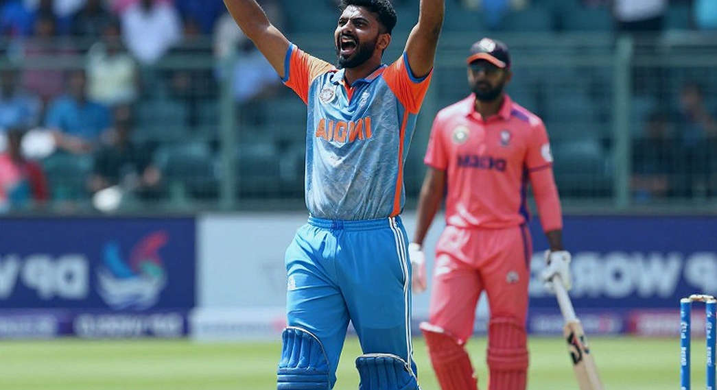 খুলনার বিয়াল্লিশটা চেয়ার: টুর্নামেন্টের চাপ আসলে কোথায় নামে