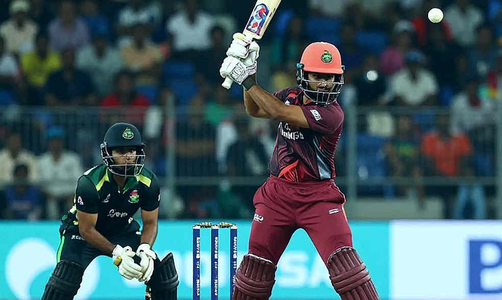 একানা স্টেডিয়ামের চতুর্থ দিন: একটি উইকেট, একটা নীরব মাঠ আর কর্ণাটকের 'ঘুরে দাঁড়ানো'র হিসাব