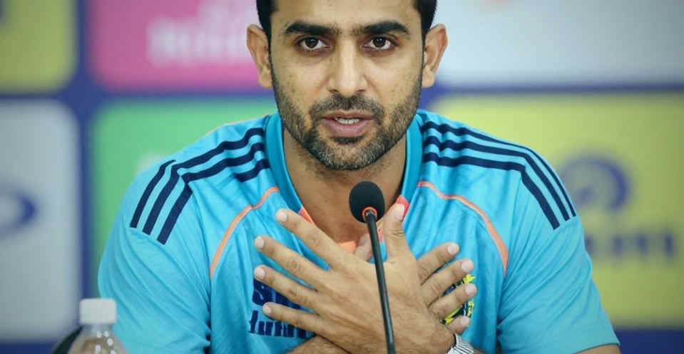 খালি ঘর, ভরা মাঠ: ক্রিকেটের তথ্য-যাচাইয়ের সংকট আর লেজারের মিথ্যা আশ্বাস